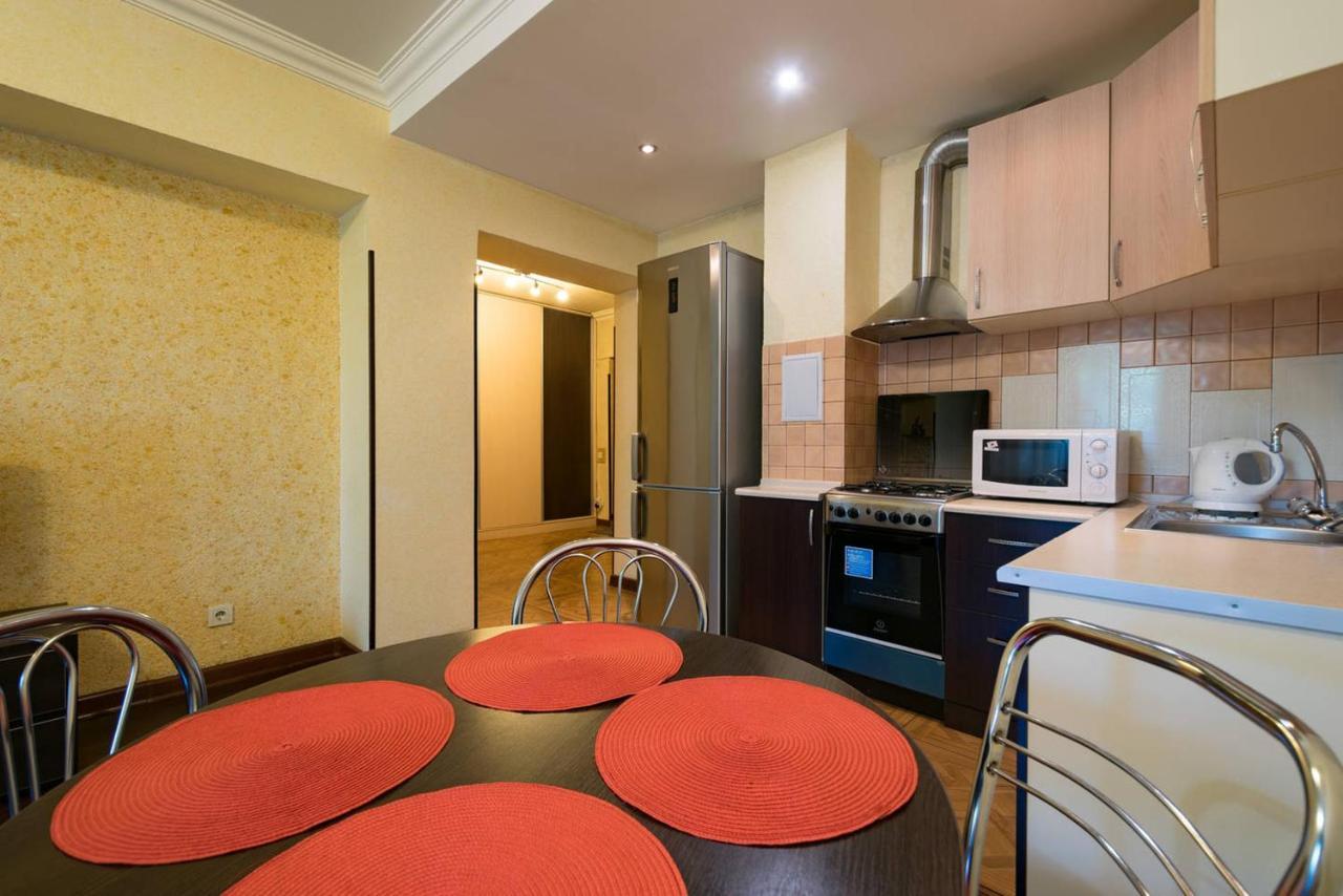 Nadezhda Apartments In Touristic Area, On The Dostyk Avenue 89 Almaty Exterior photo